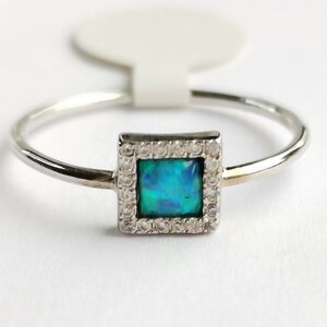 Blue opal cz halo ring in Sterling Silver size 8 🆕